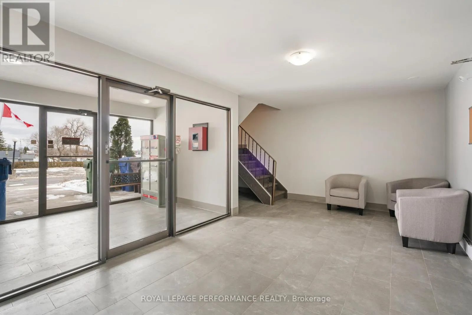 209 - 220 KENYON STREET W