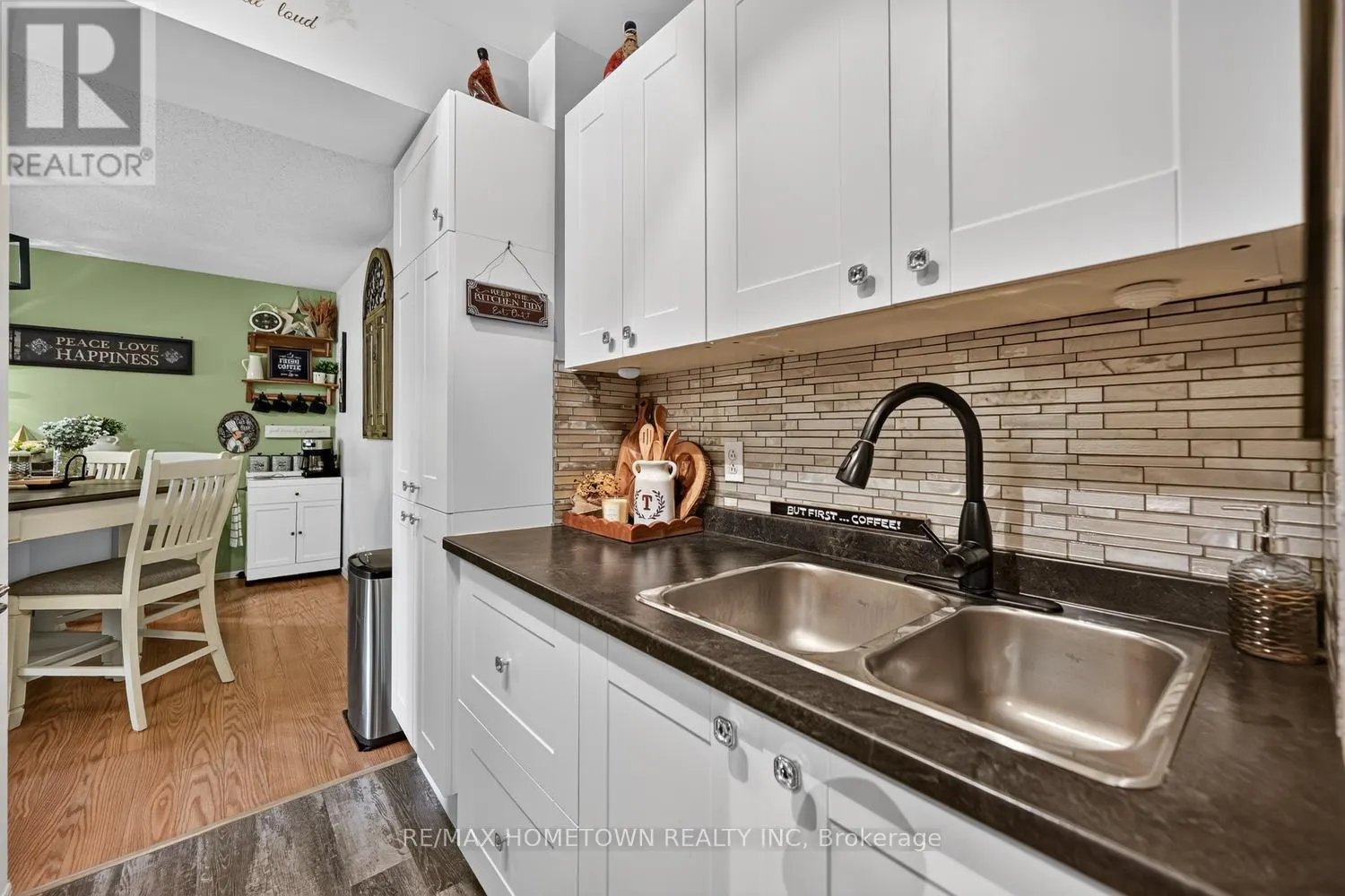 16 - 14 CHARLOTTE PLACE