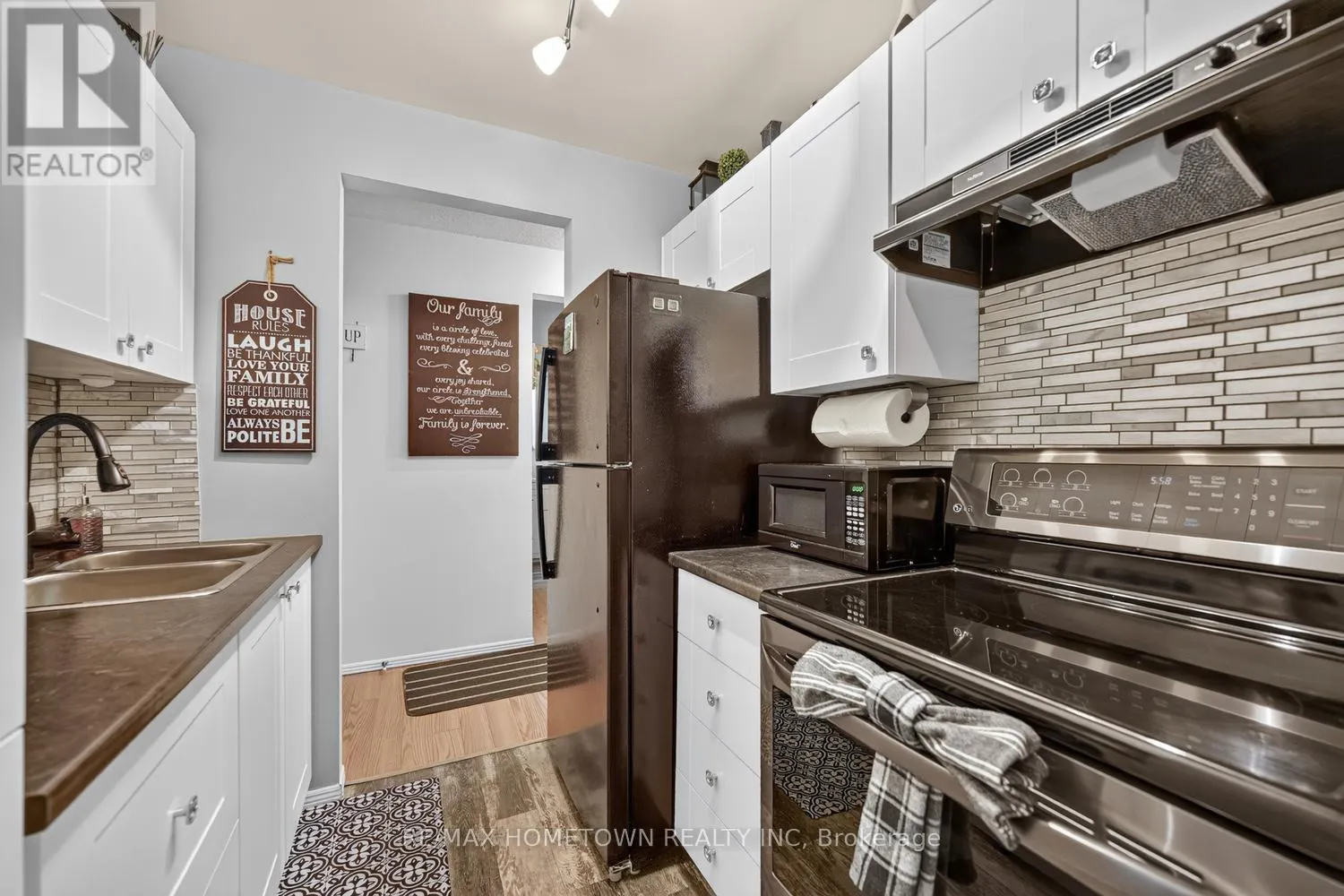 16 - 14 CHARLOTTE PLACE