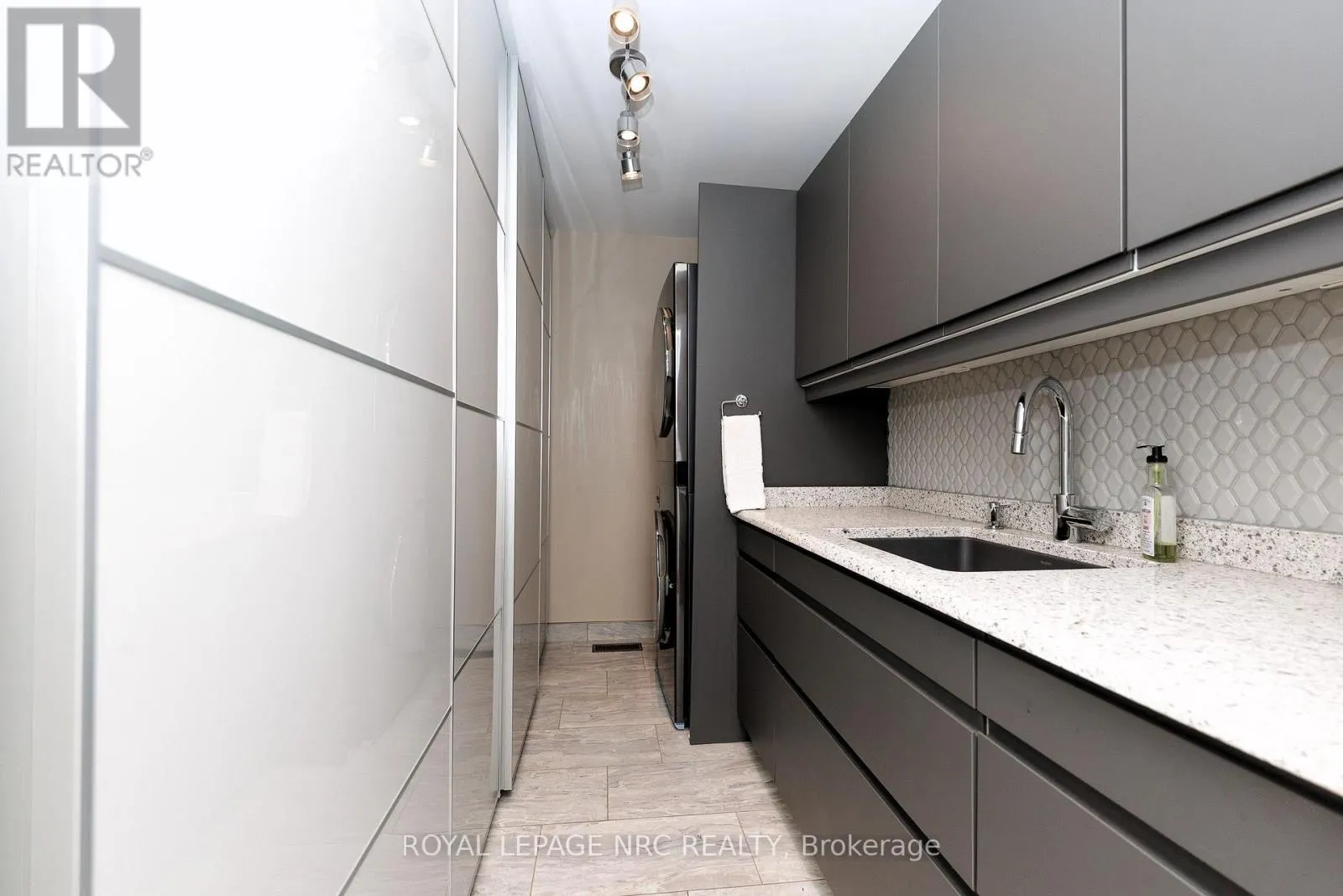 15 PETRONELLA PARKWAY