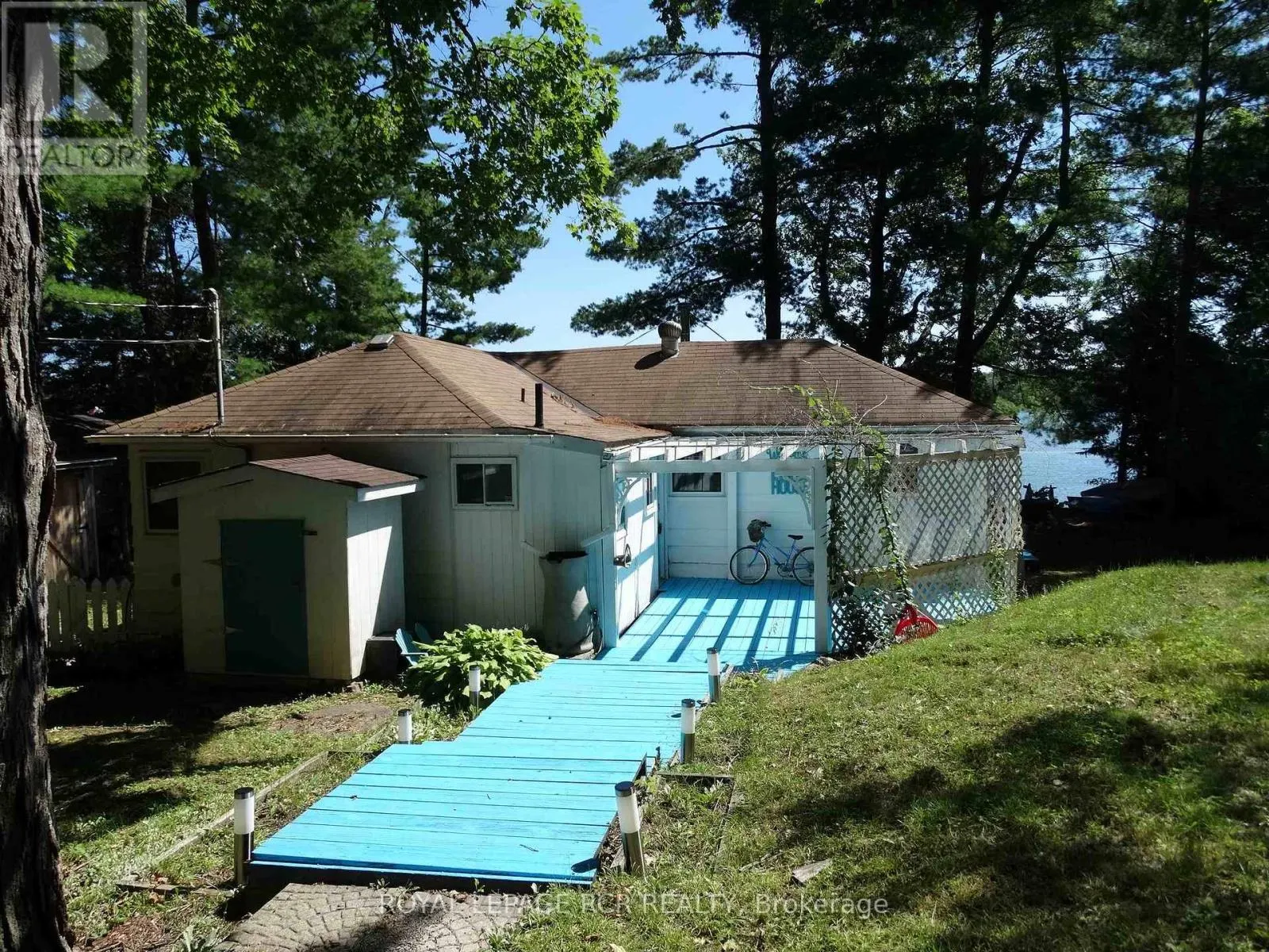2105 WHITE LAKE ROAD W