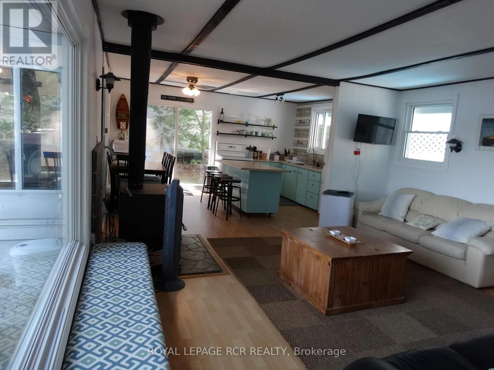 2105 WHITE LAKE ROAD W