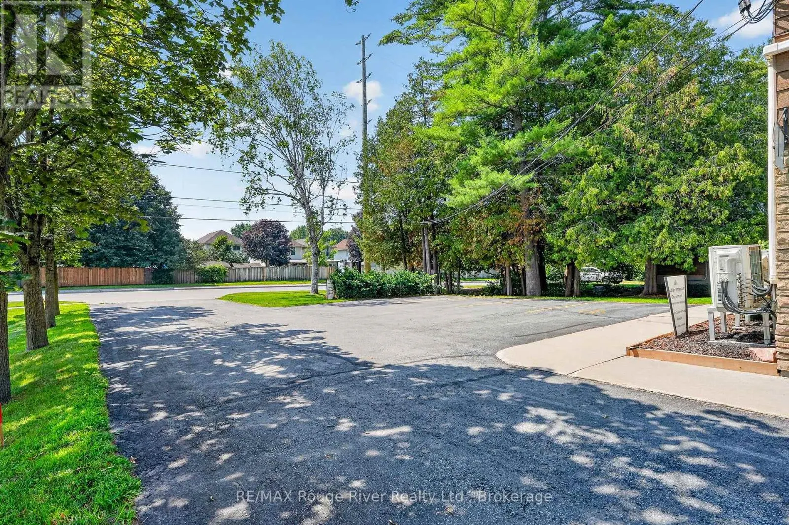 66 ELGIN STREET W