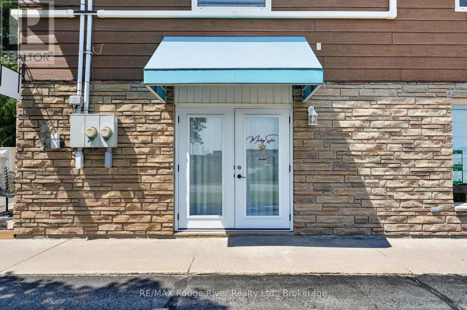 66 ELGIN STREET W