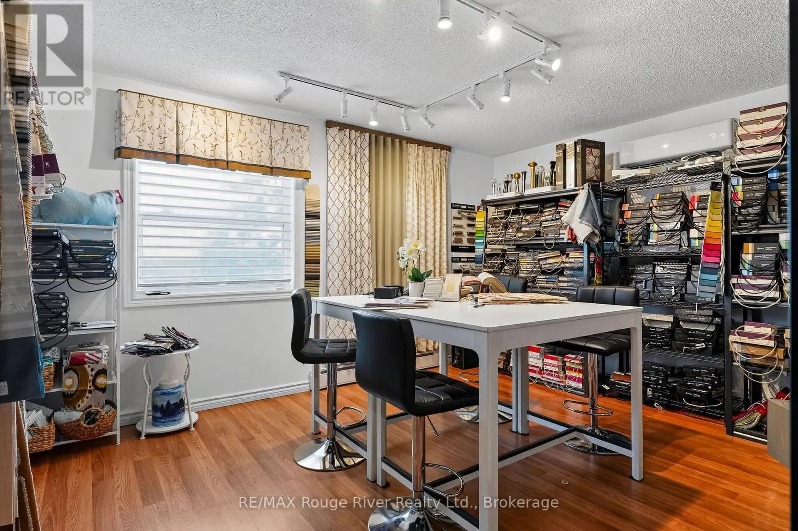 66 ELGIN STREET W