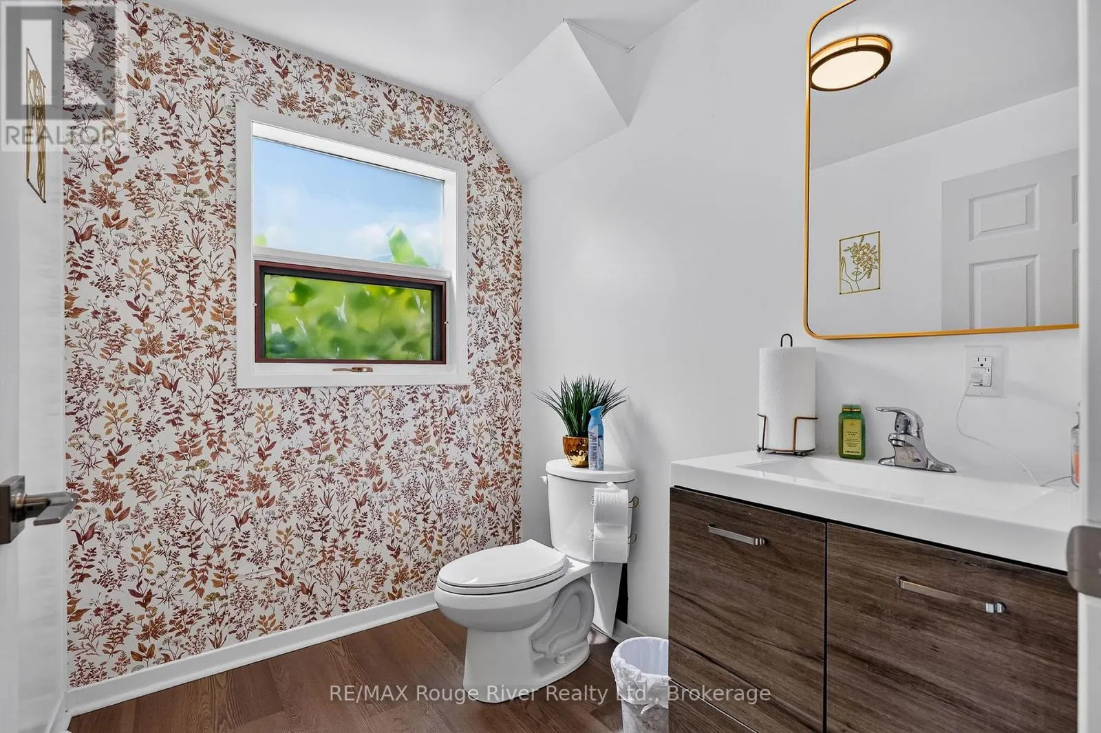 66 ELGIN STREET W