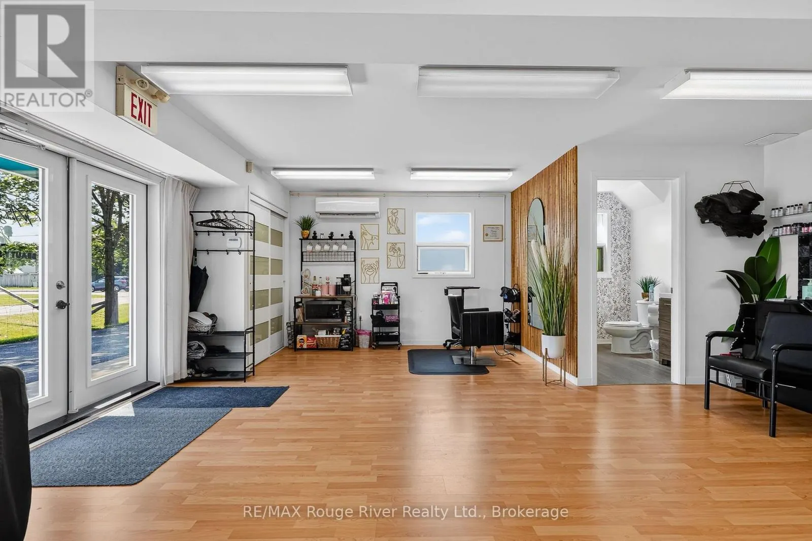 66 ELGIN STREET W