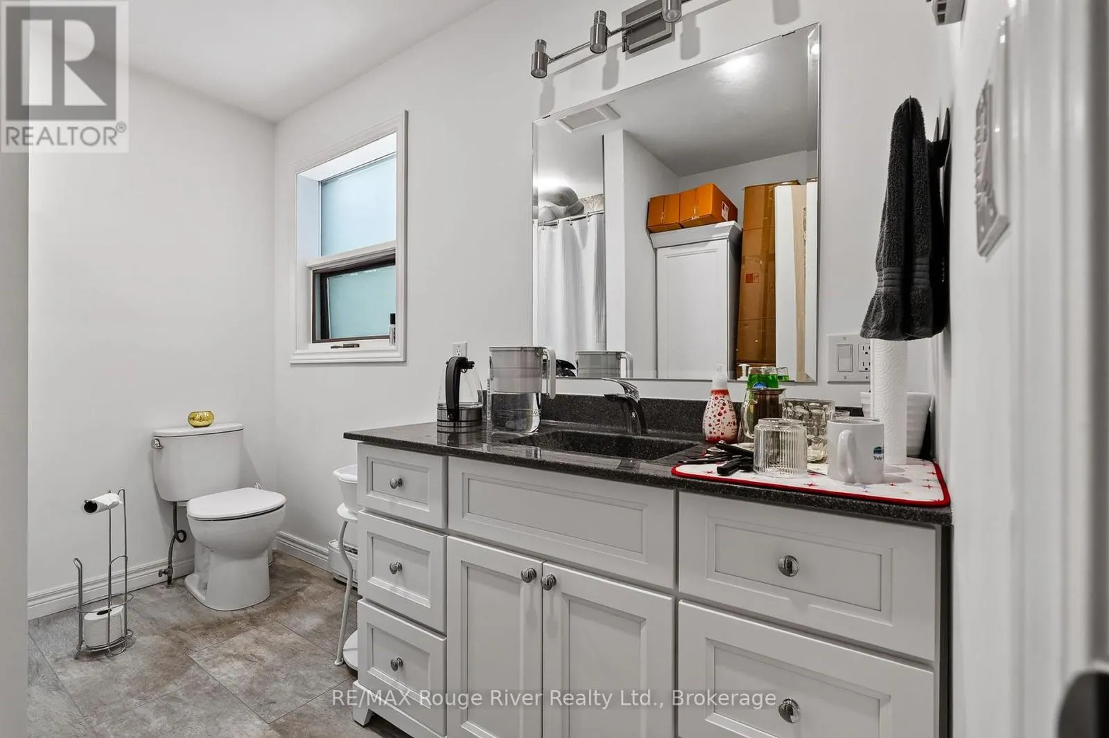 66 ELGIN STREET W