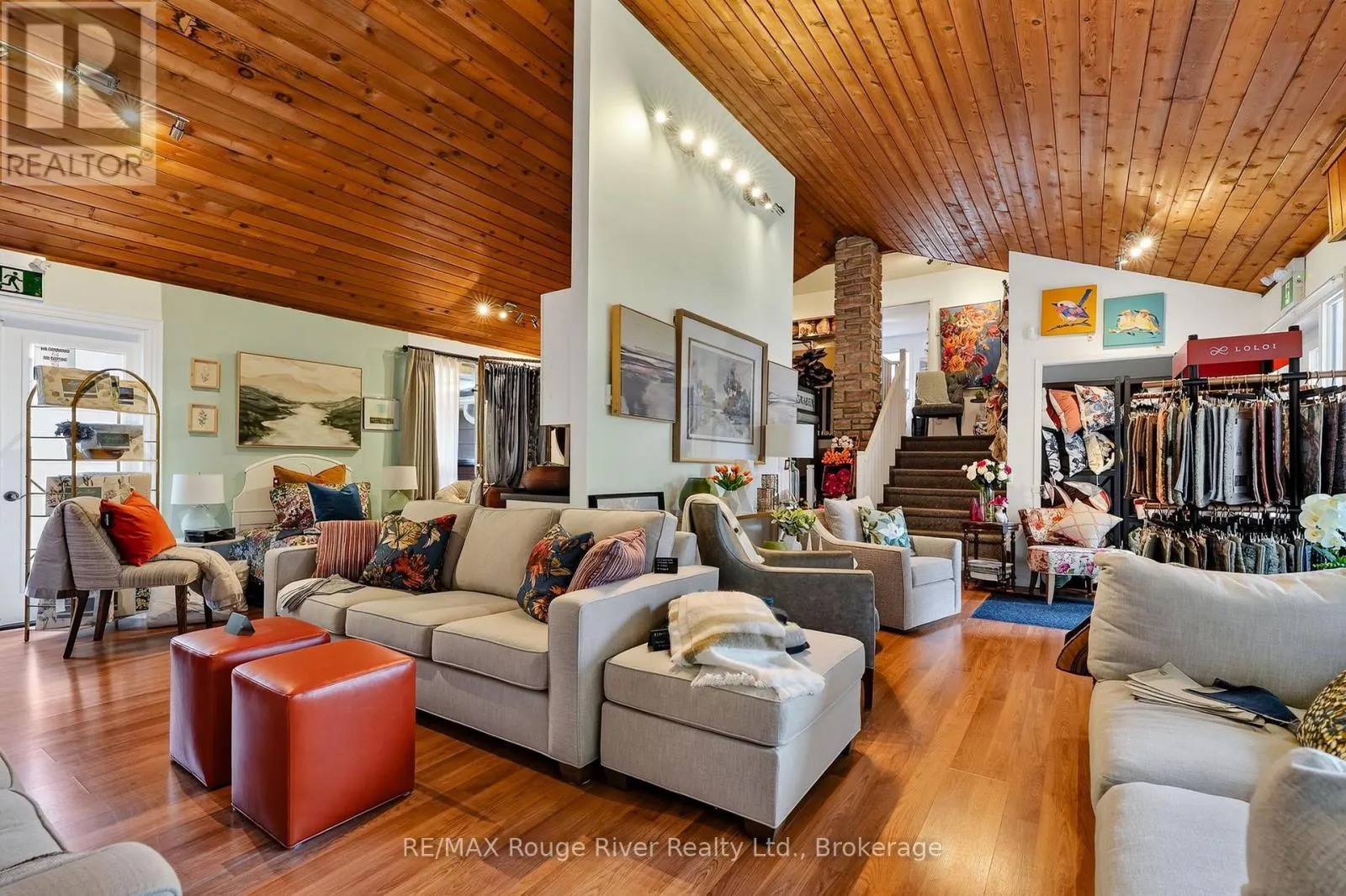 66 ELGIN STREET W