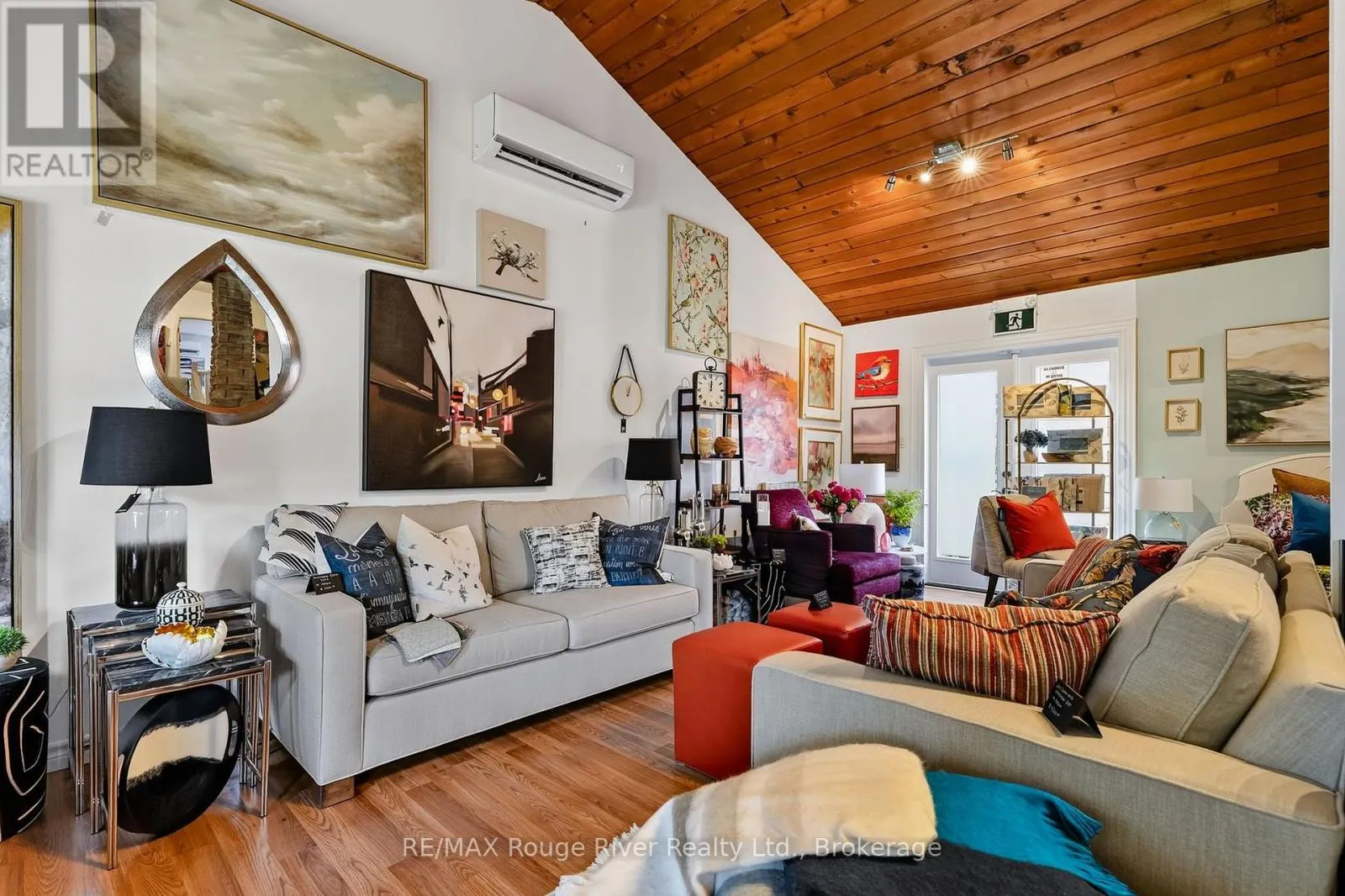 66 ELGIN STREET W