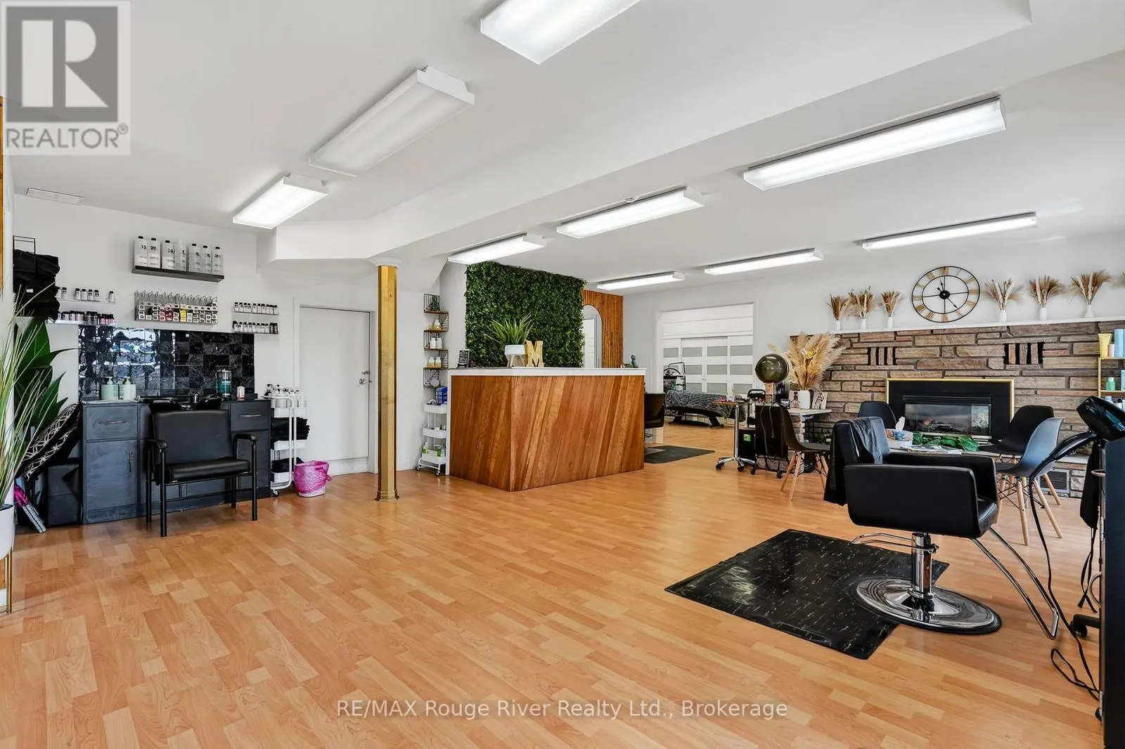 66 ELGIN STREET W