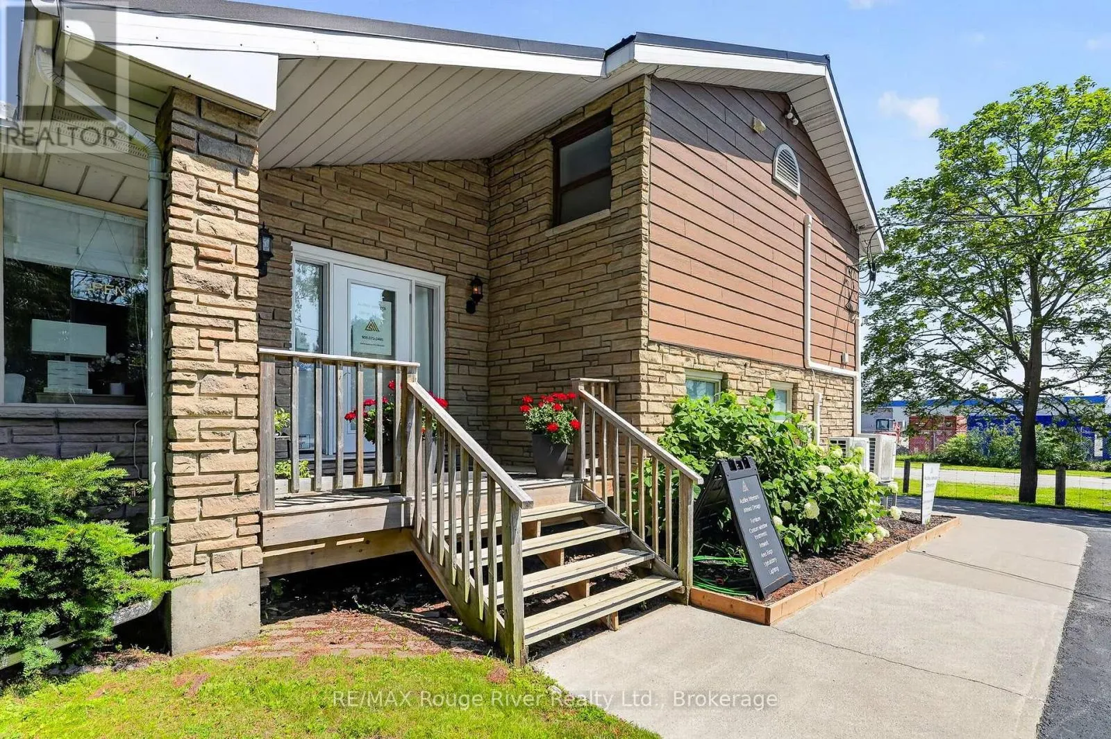 66 ELGIN STREET W