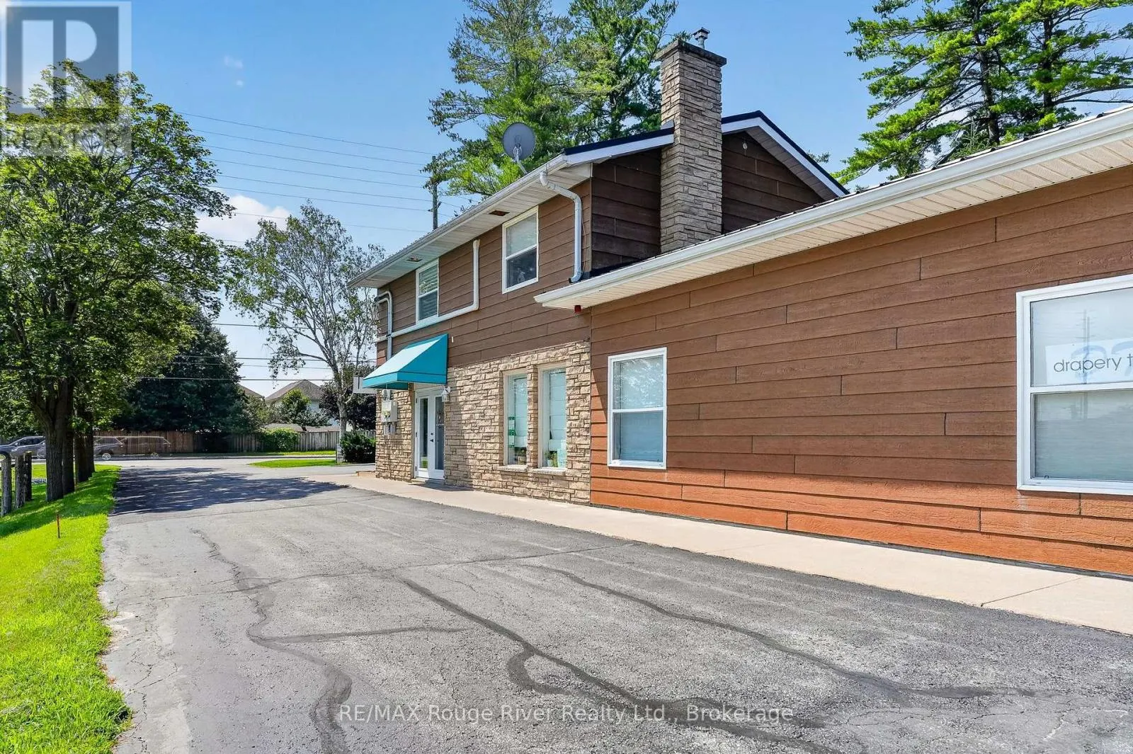 66 ELGIN STREET W