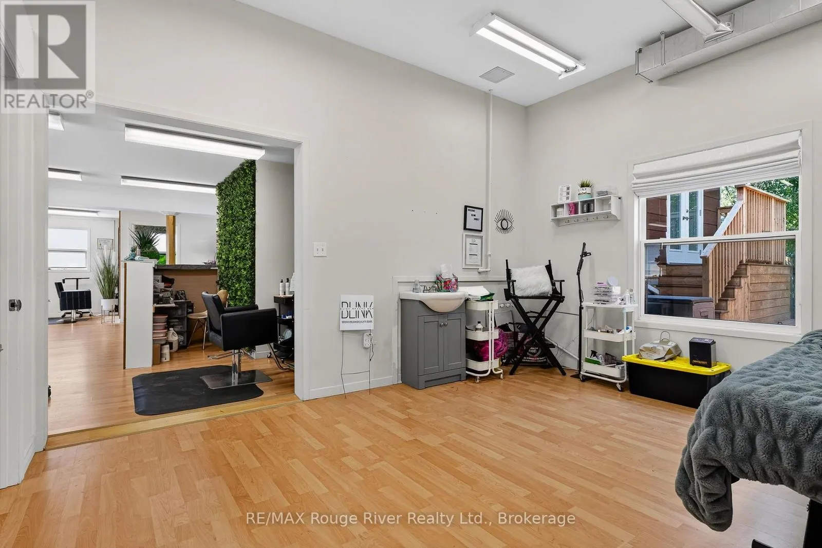 66 ELGIN STREET W