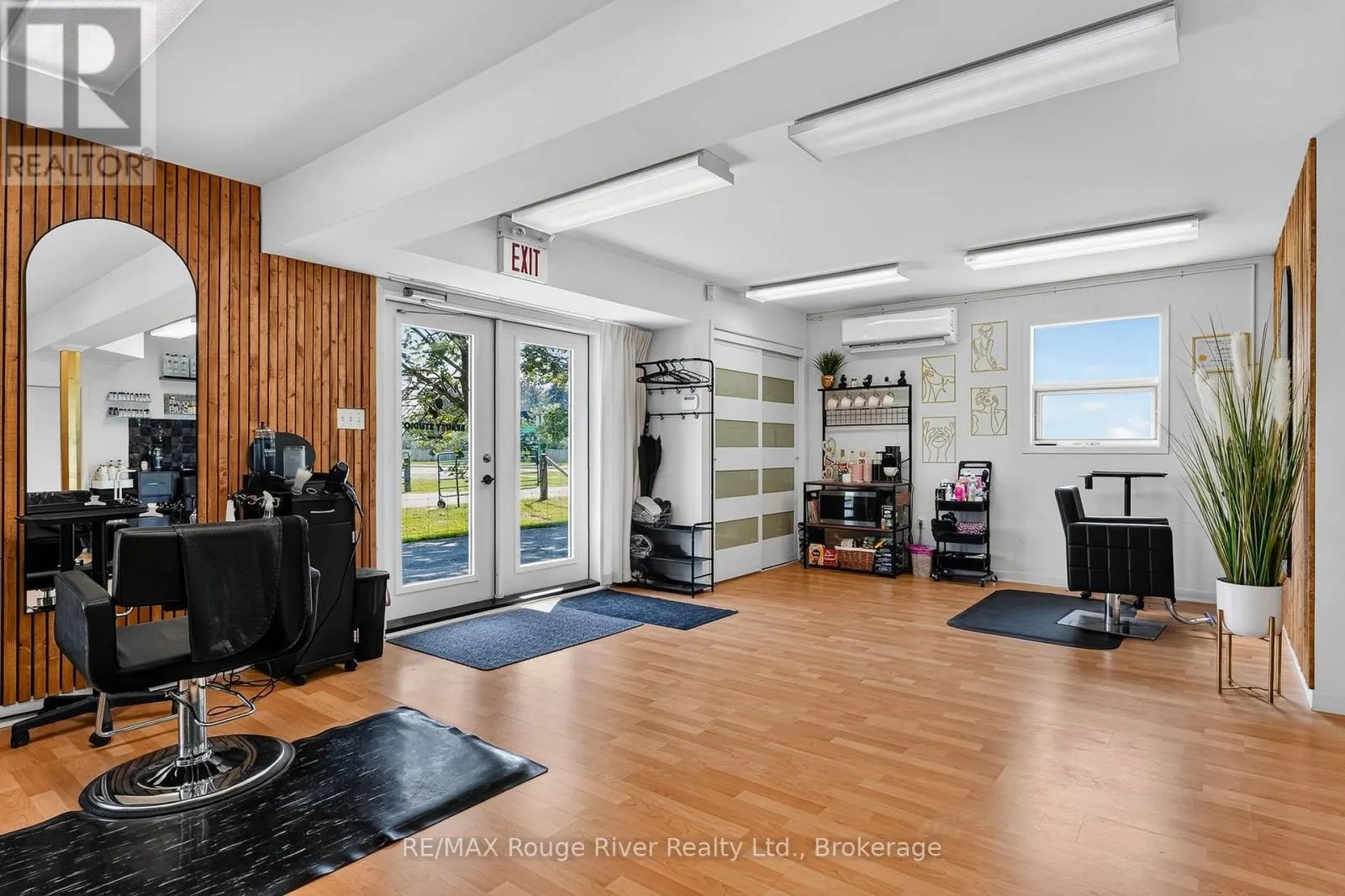 66 ELGIN STREET W