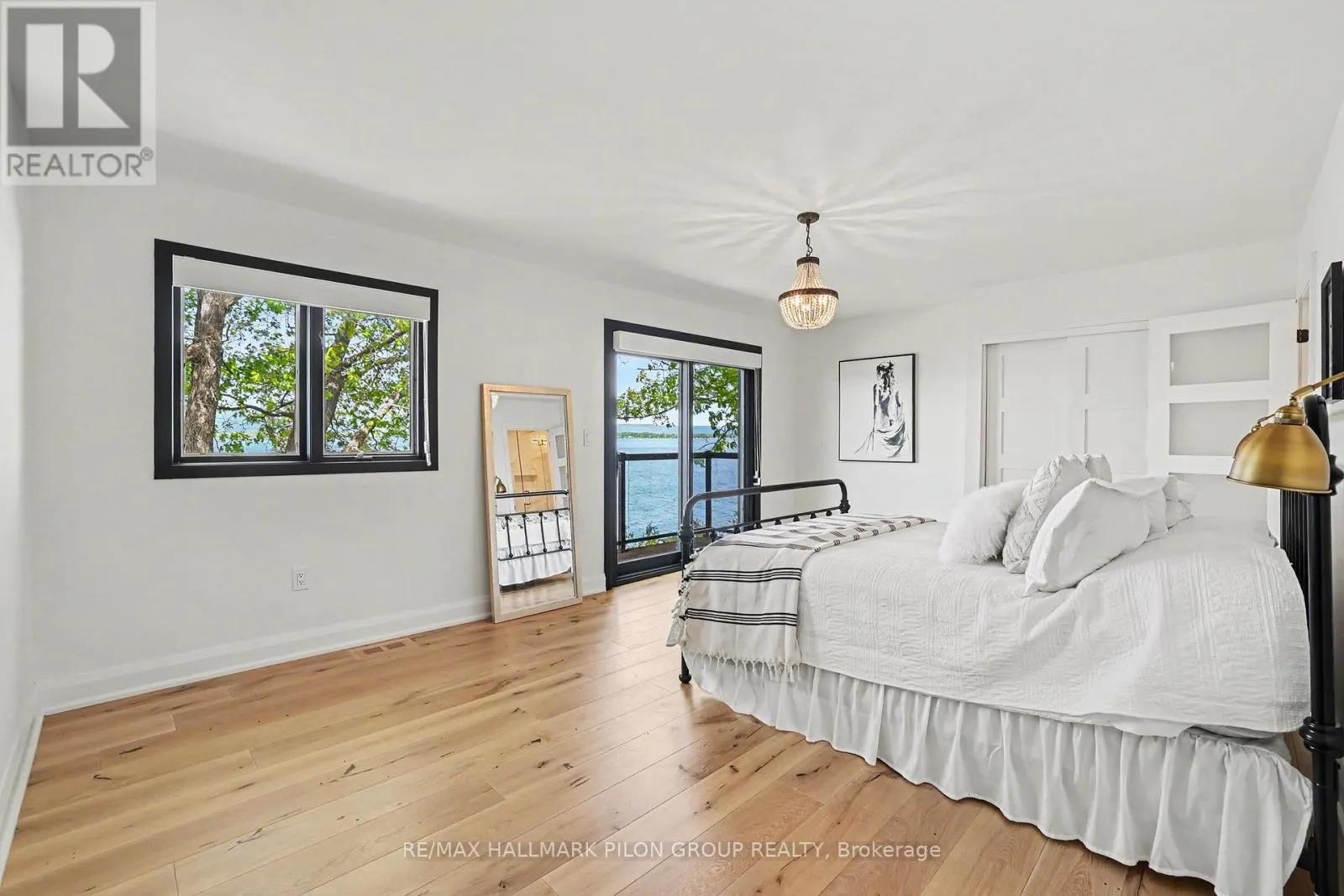 584 BAYVIEW DRIVE
