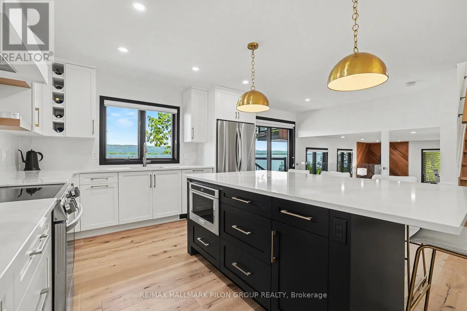584 BAYVIEW DRIVE