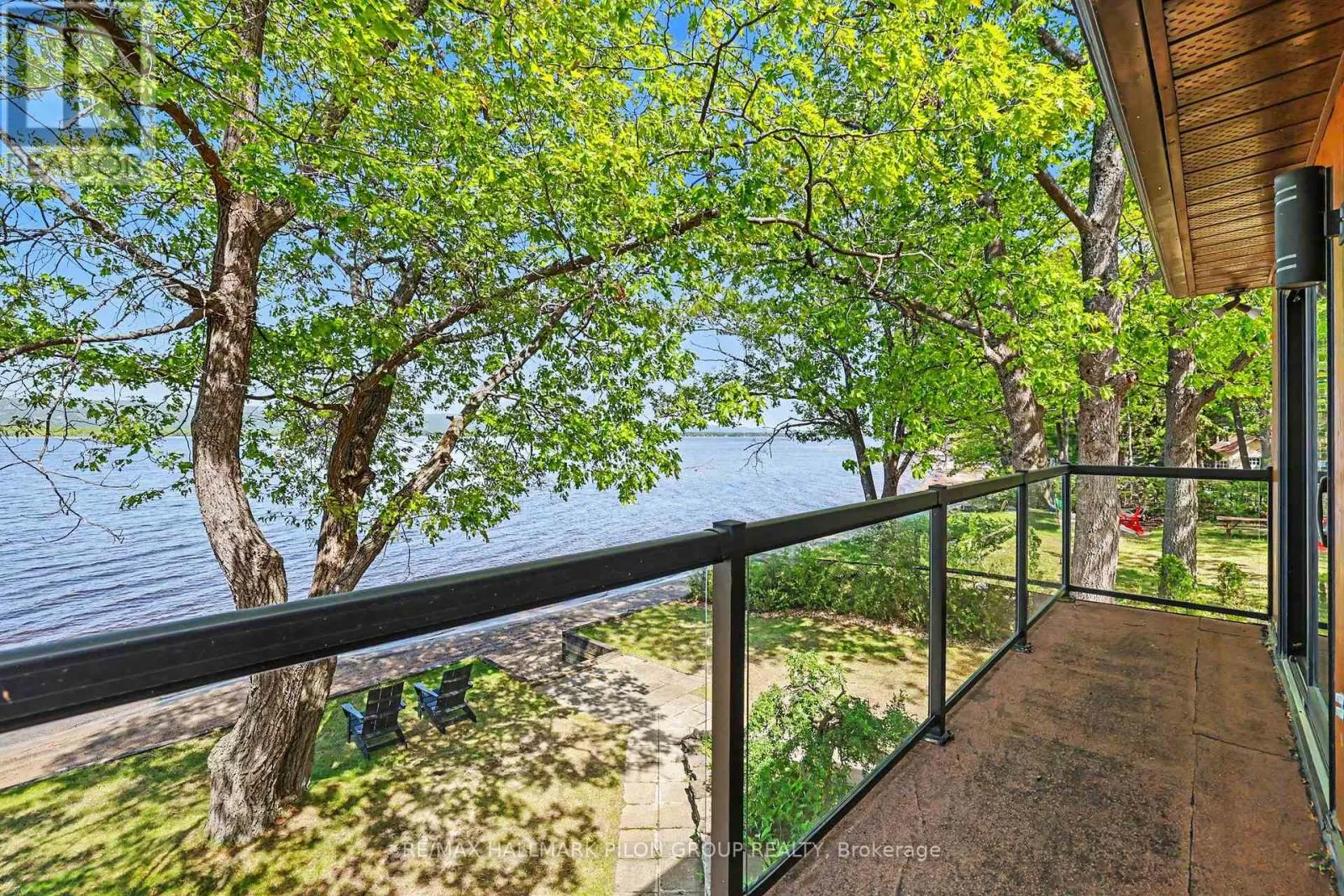584 BAYVIEW DRIVE
