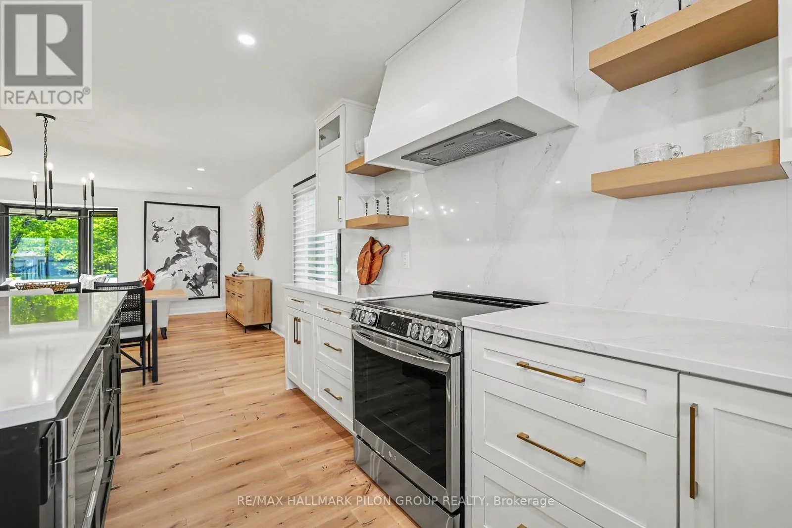 584 BAYVIEW DRIVE