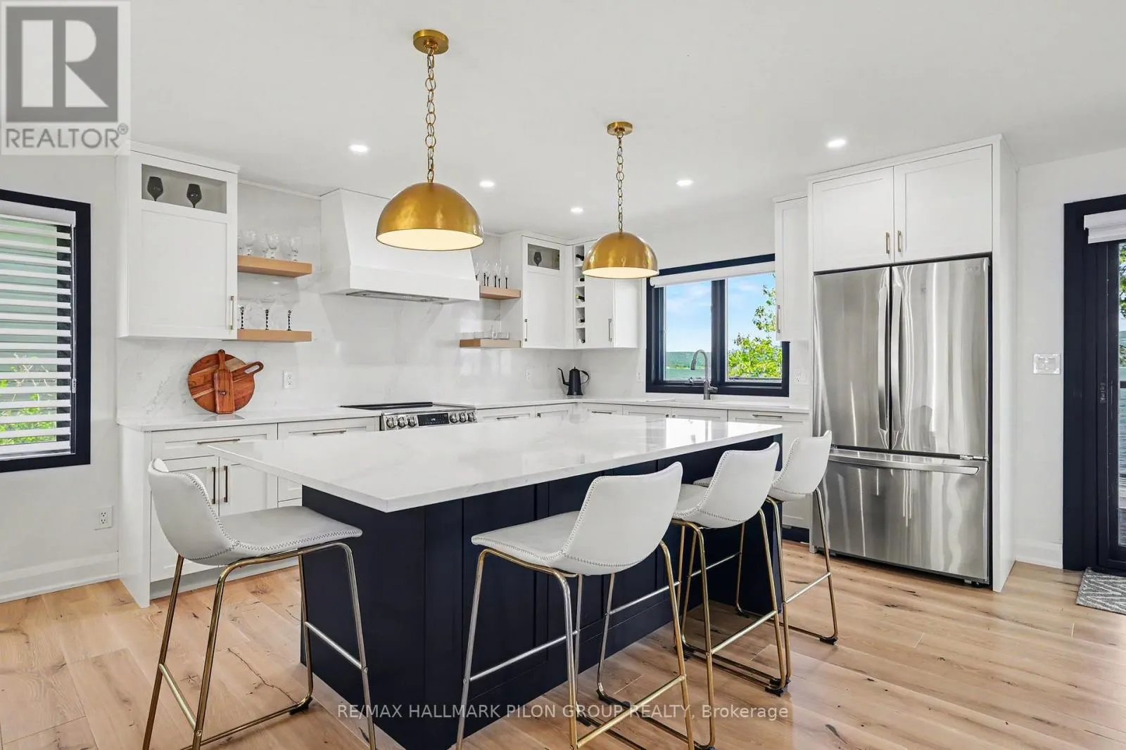 584 BAYVIEW DRIVE