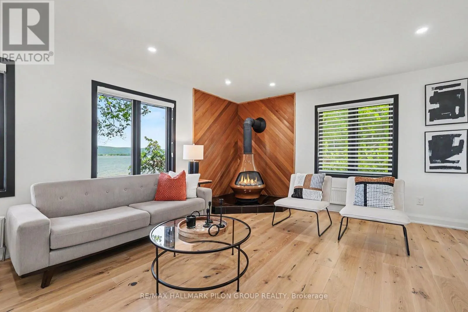 584 BAYVIEW DRIVE