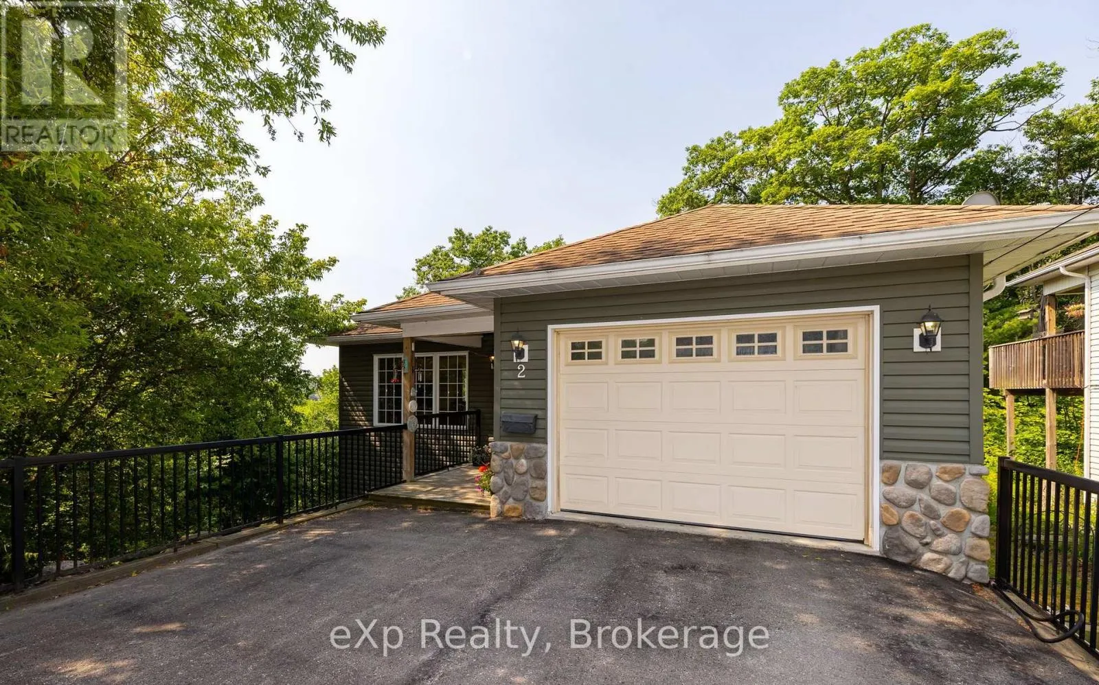2 MANN AVENUE N