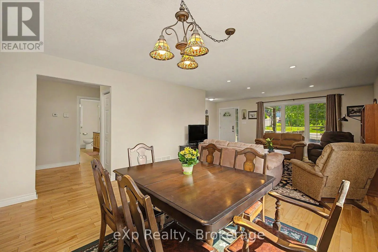 2 MANN AVENUE N