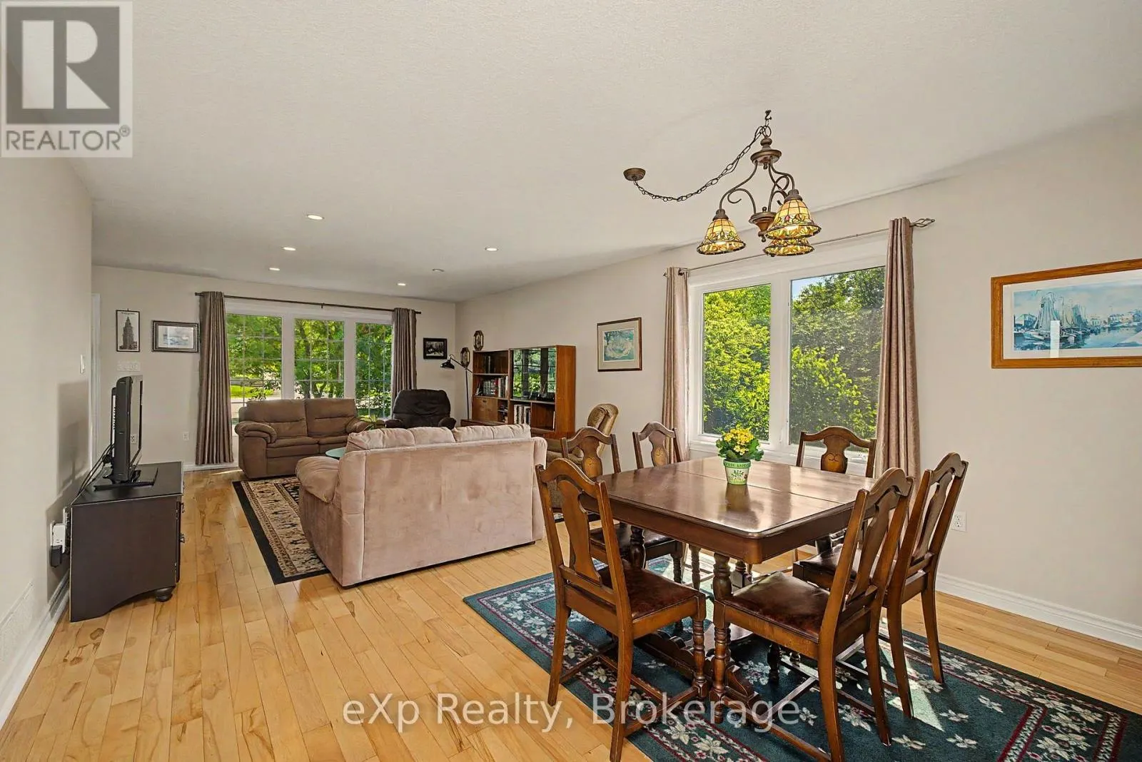 2 MANN AVENUE N