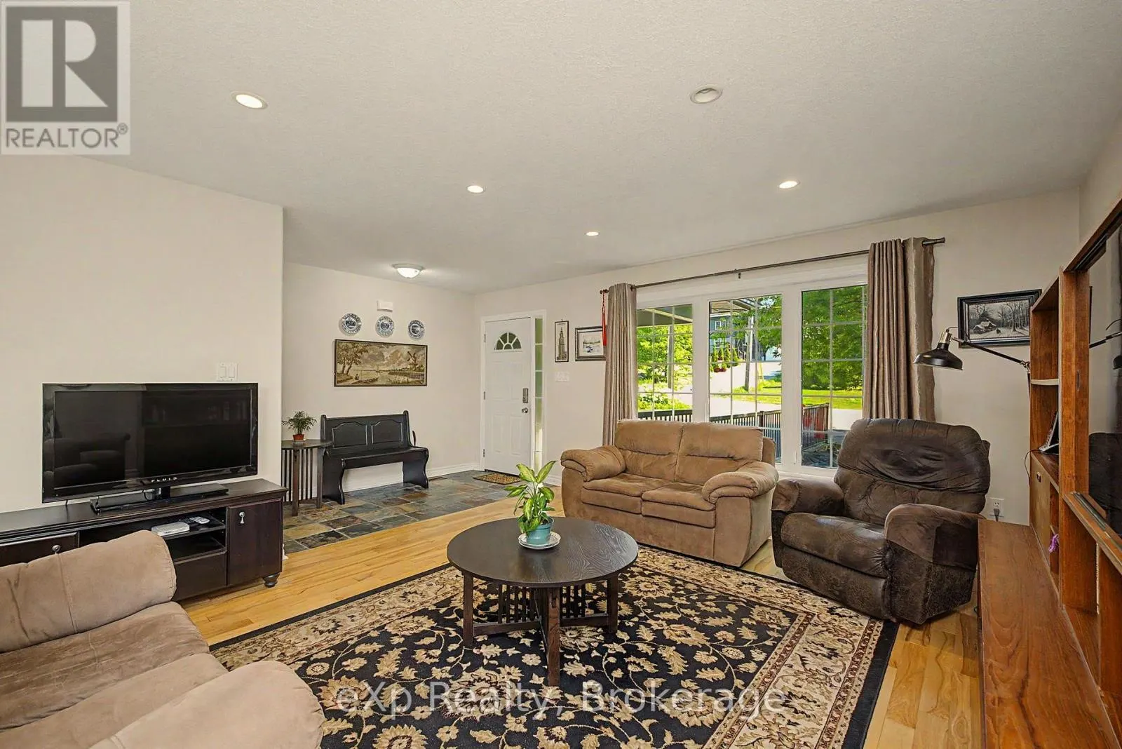 2 MANN AVENUE N