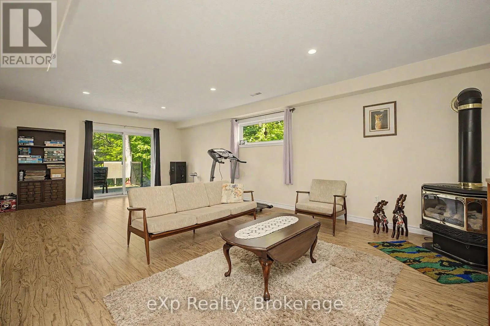 2 MANN AVENUE N