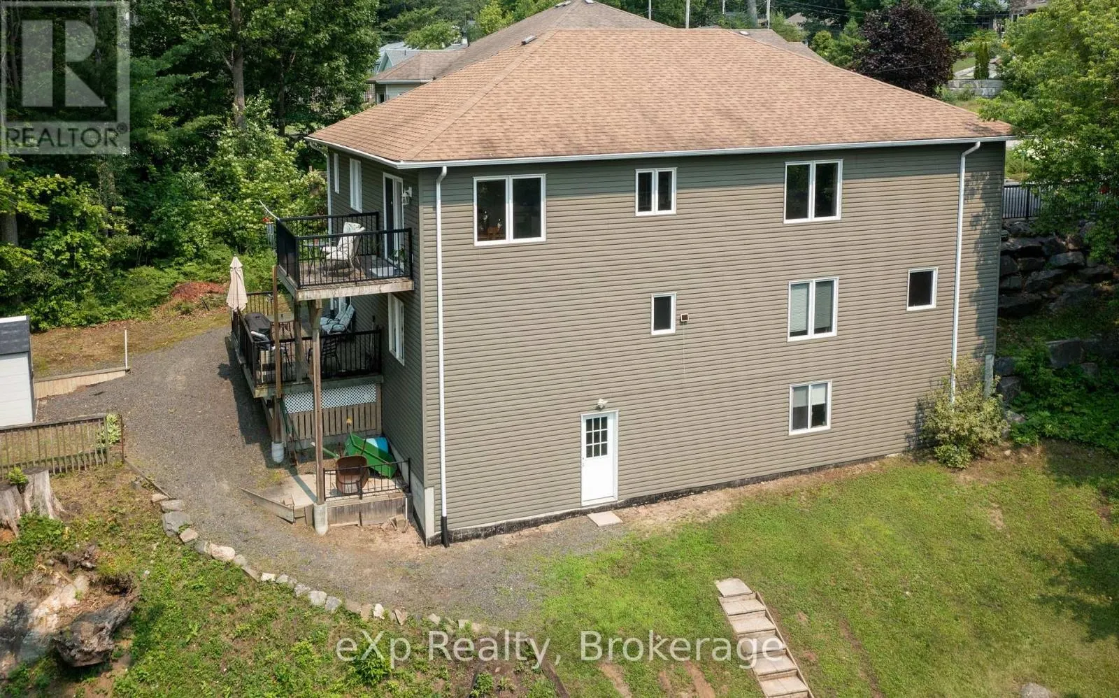 2 MANN AVENUE N
