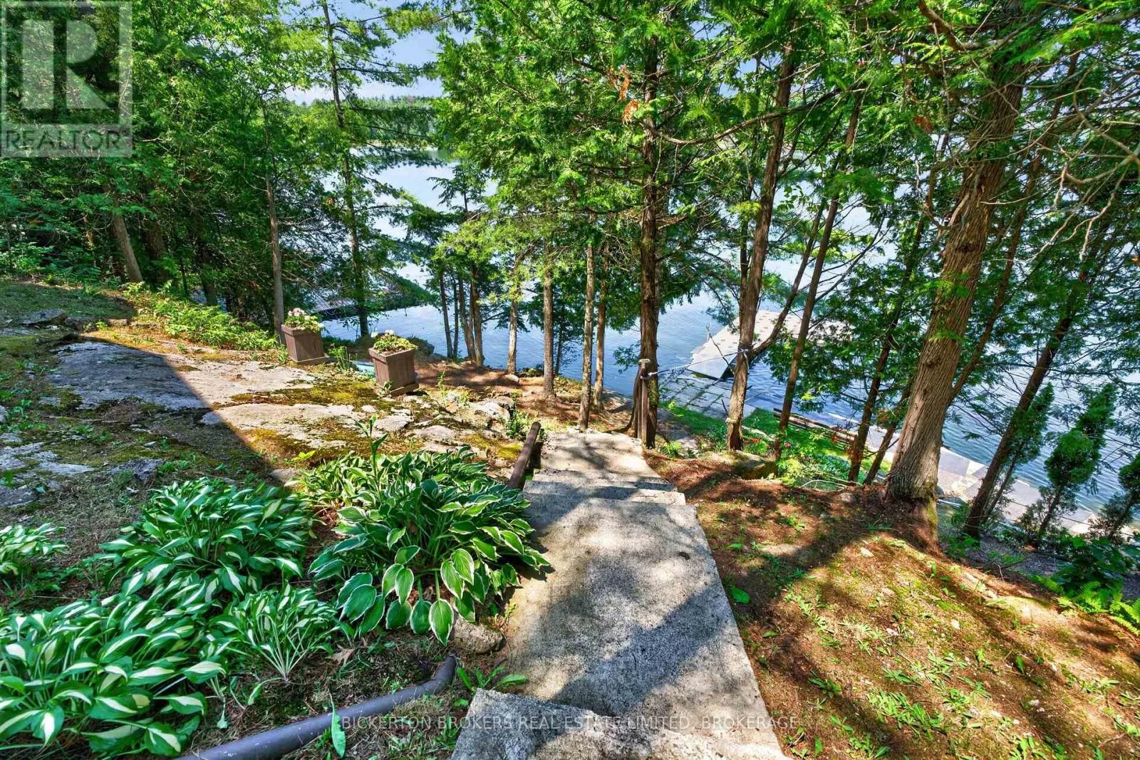 468 MOORHEAD LANE