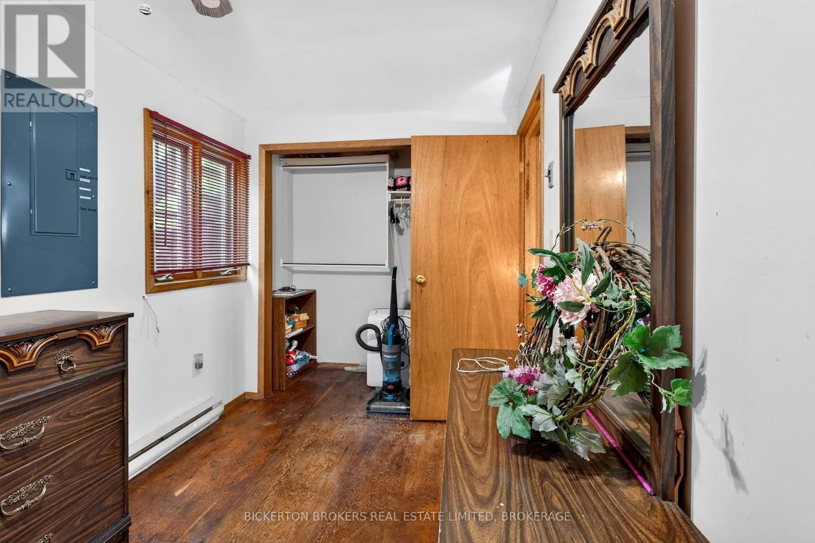468 MOORHEAD LANE