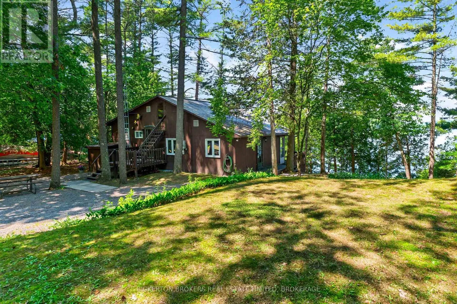 468 MOORHEAD LANE