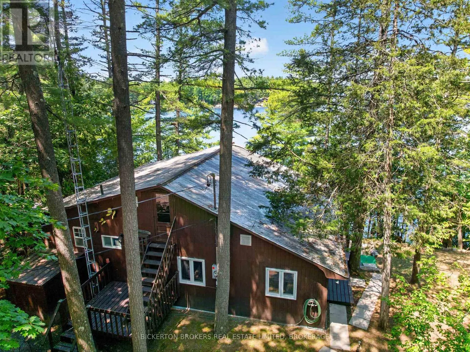 468 MOORHEAD LANE