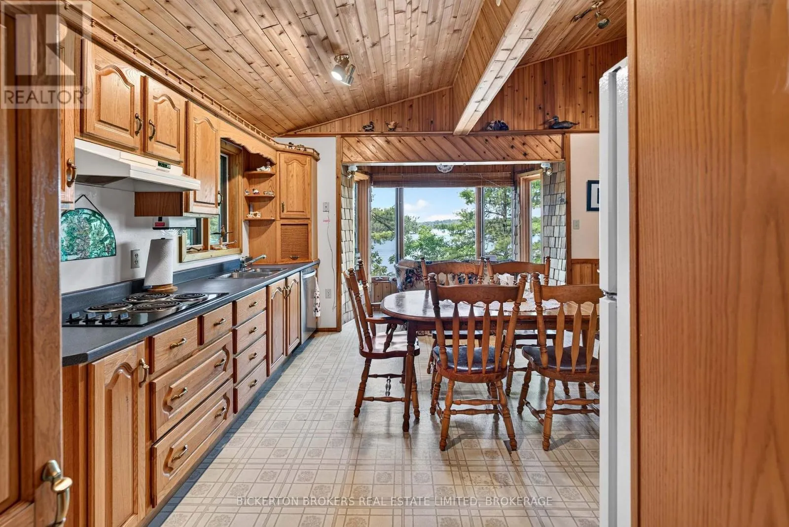 468 MOORHEAD LANE