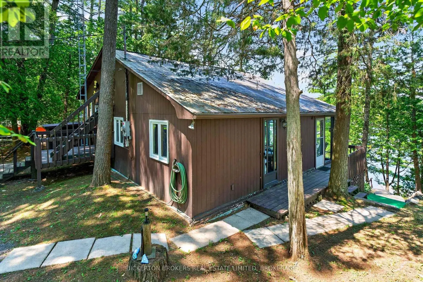 468 MOORHEAD LANE
