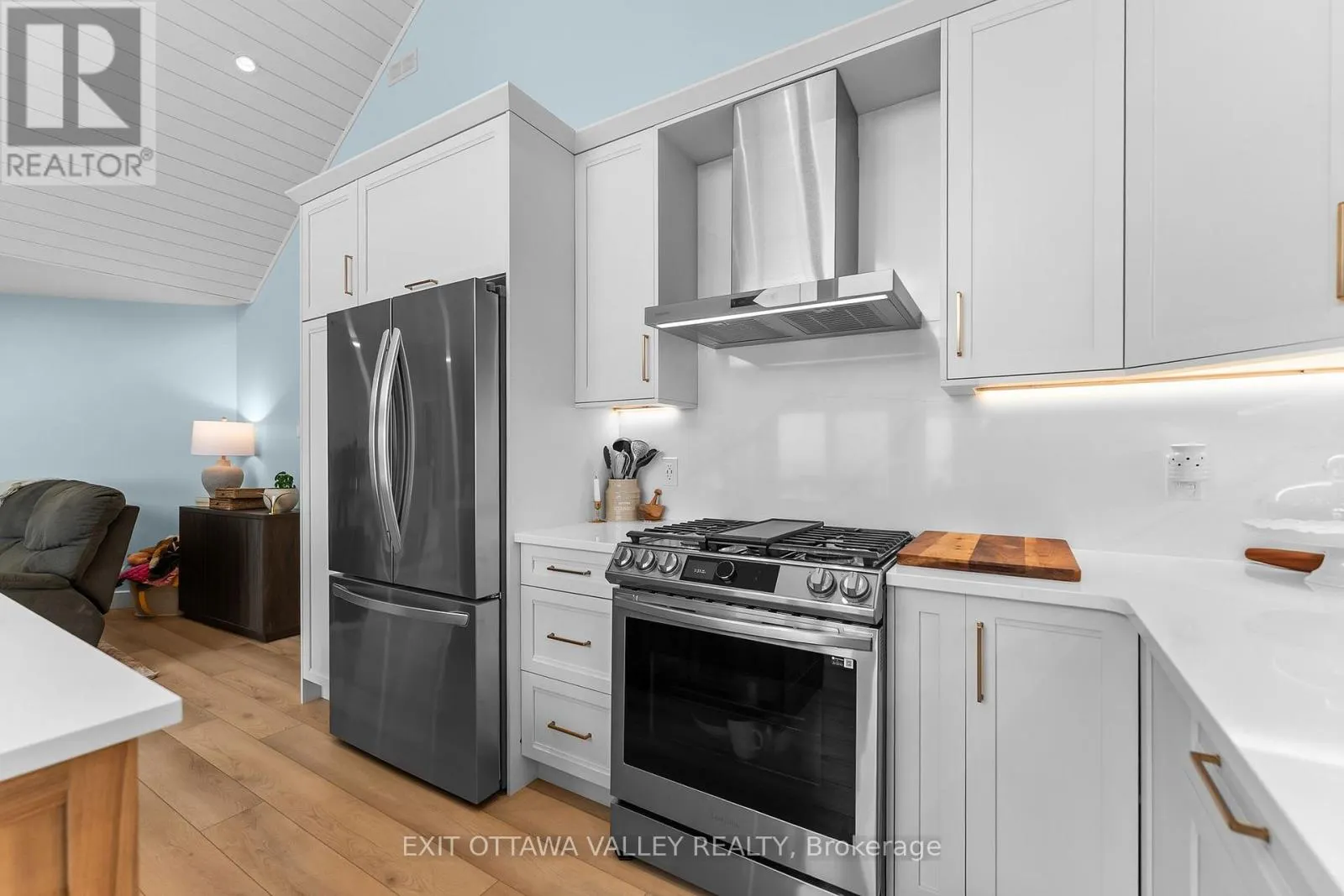 502B MACGREGOR BAY TRAIL
