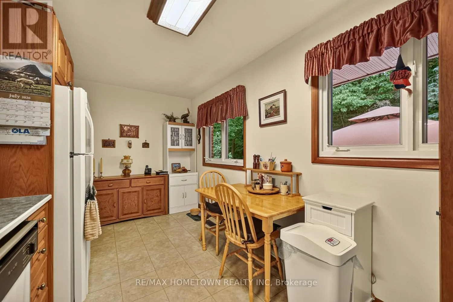 21 FAIRWAY CRESCENT