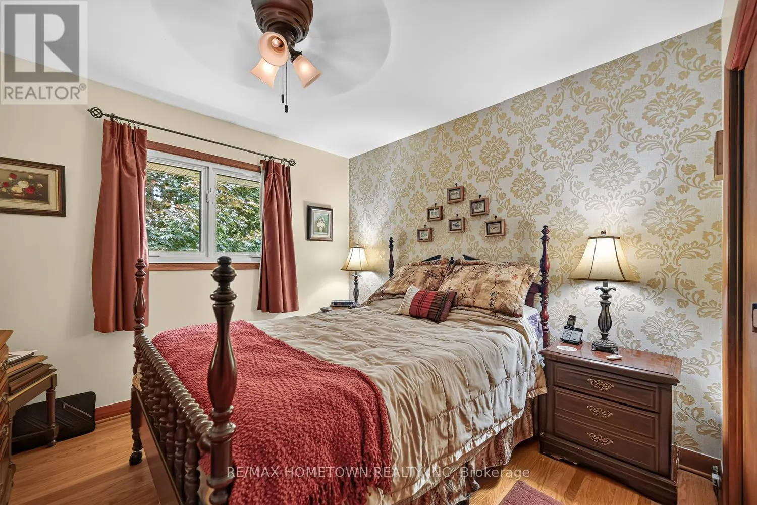 21 FAIRWAY CRESCENT