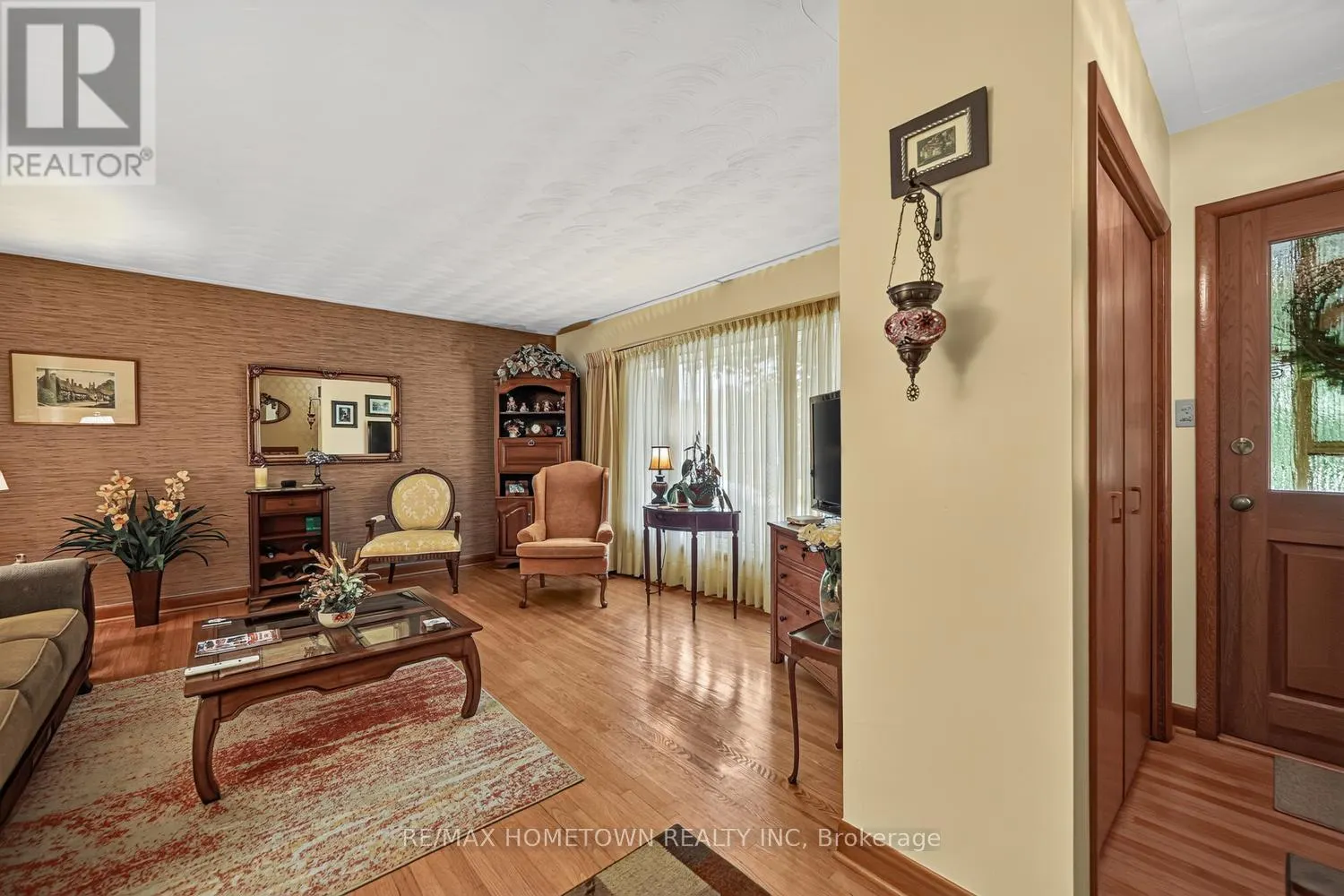 21 FAIRWAY CRESCENT