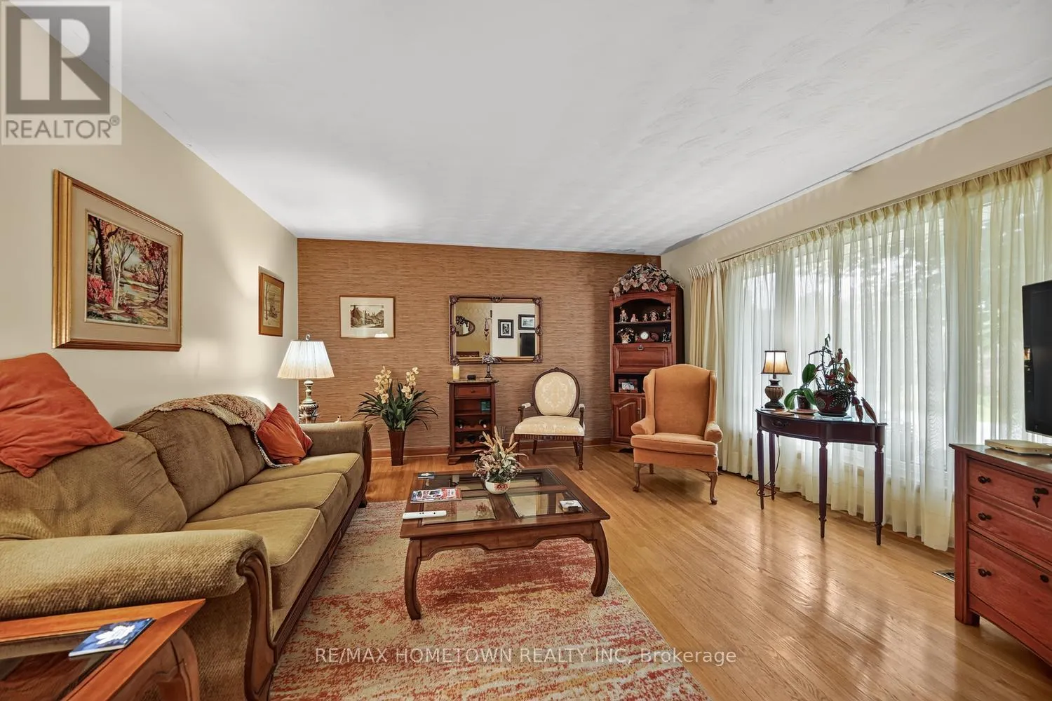 21 FAIRWAY CRESCENT