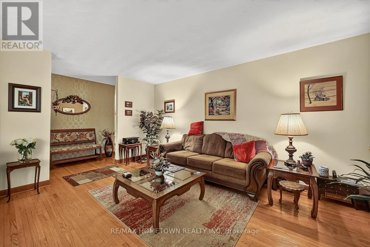 21 FAIRWAY CRESCENT