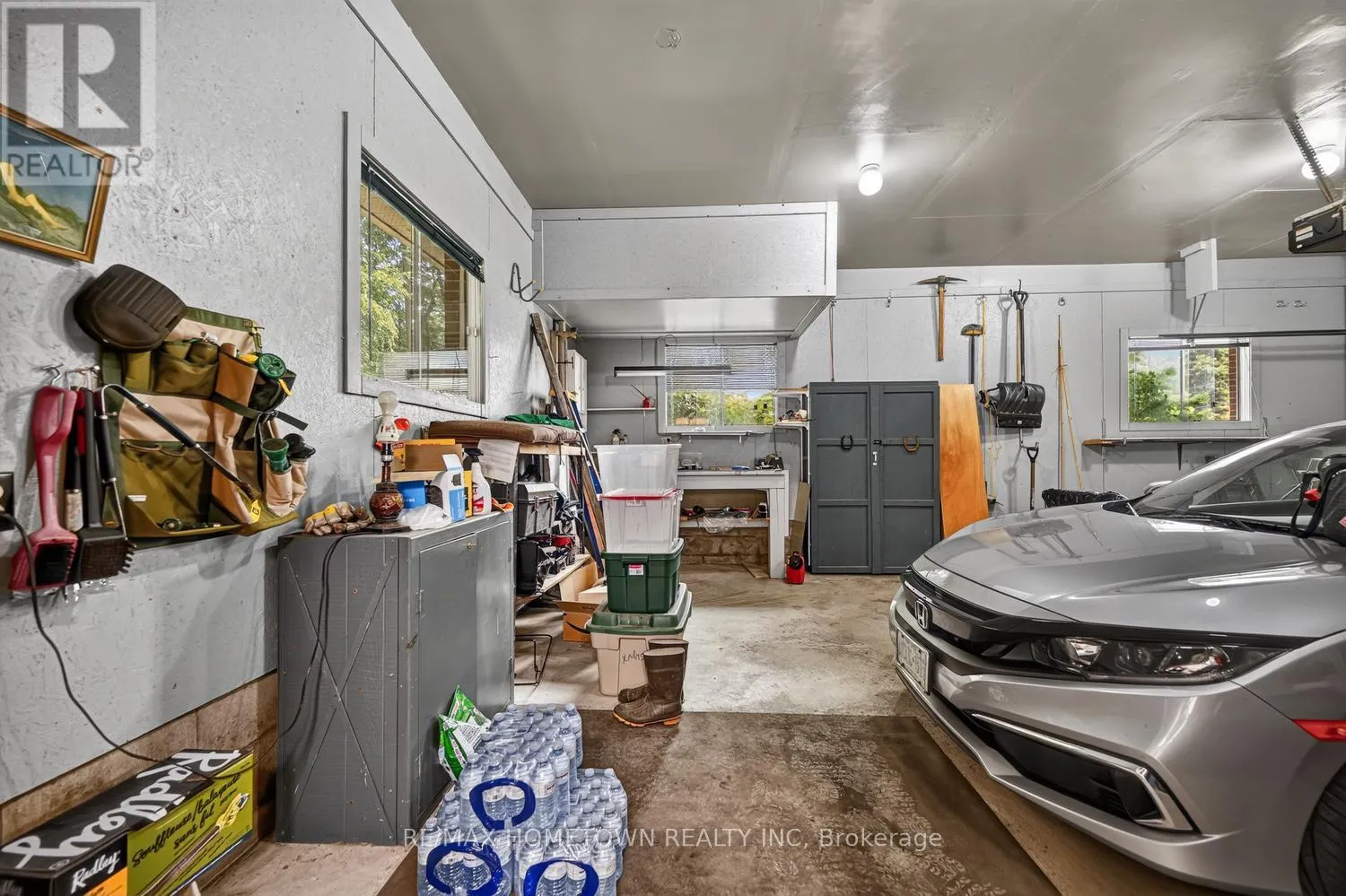 21 FAIRWAY CRESCENT