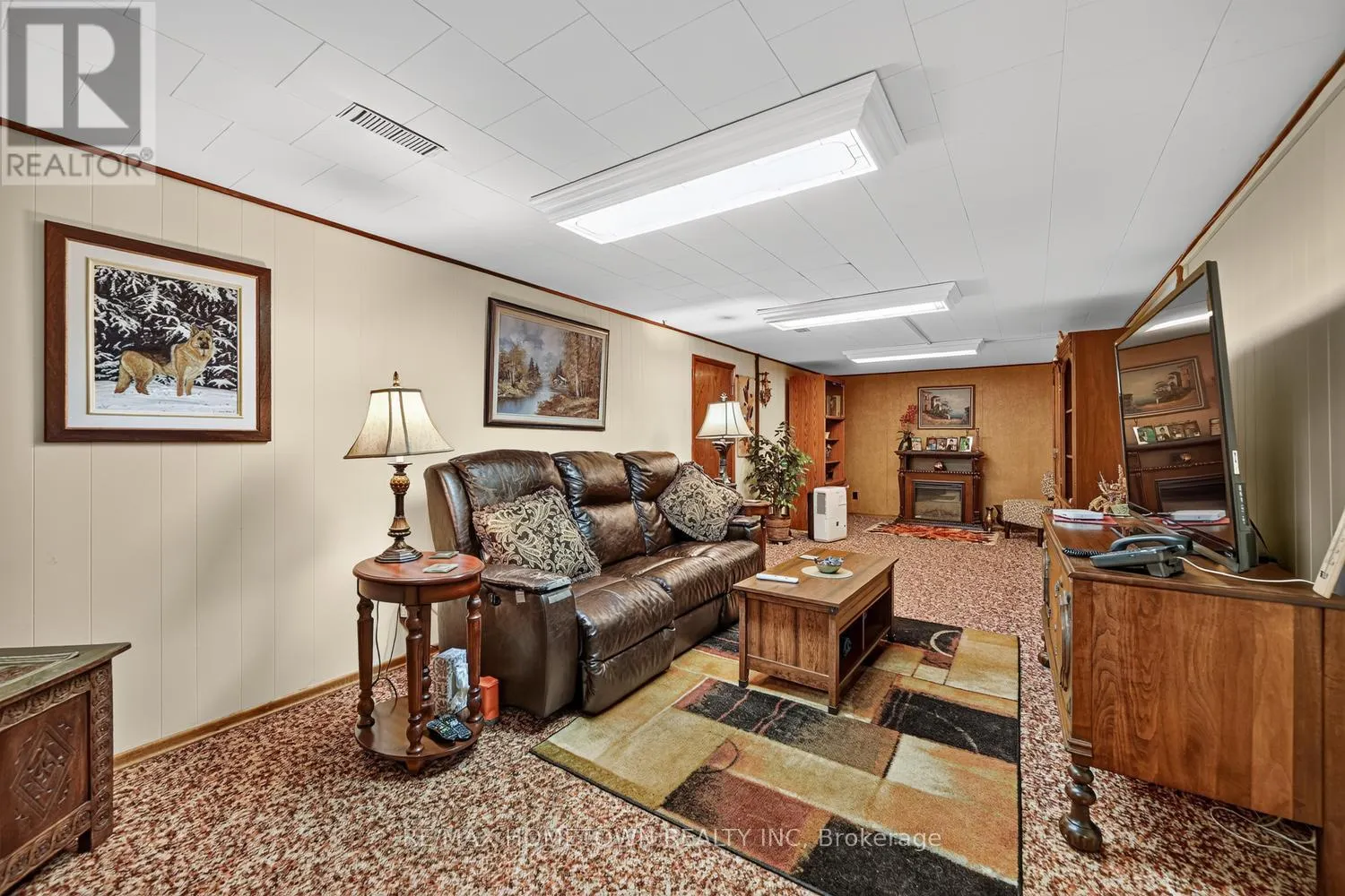 21 FAIRWAY CRESCENT