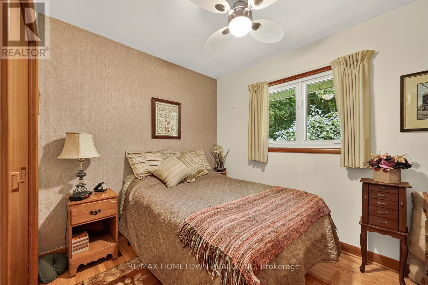 21 FAIRWAY CRESCENT