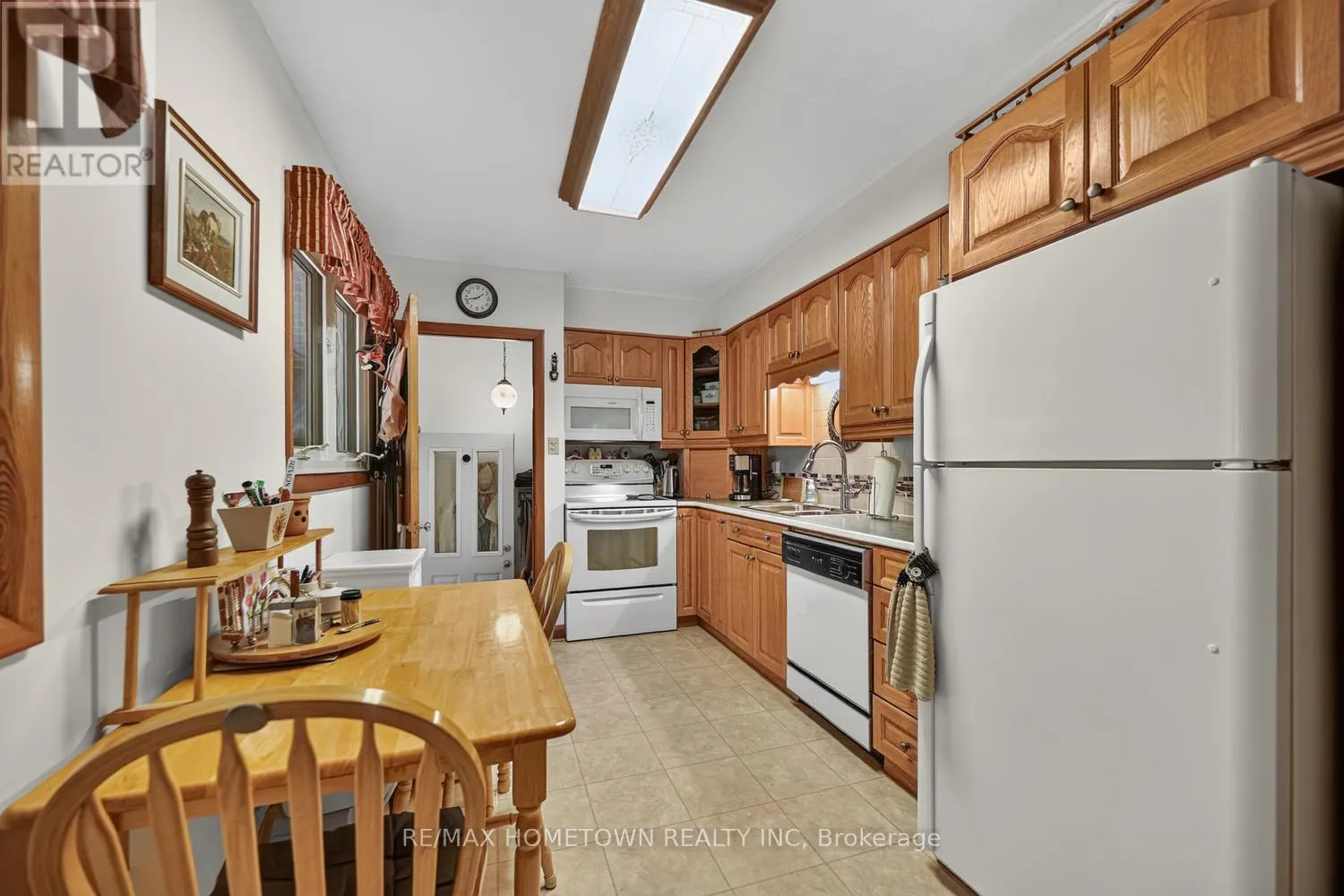 21 FAIRWAY CRESCENT