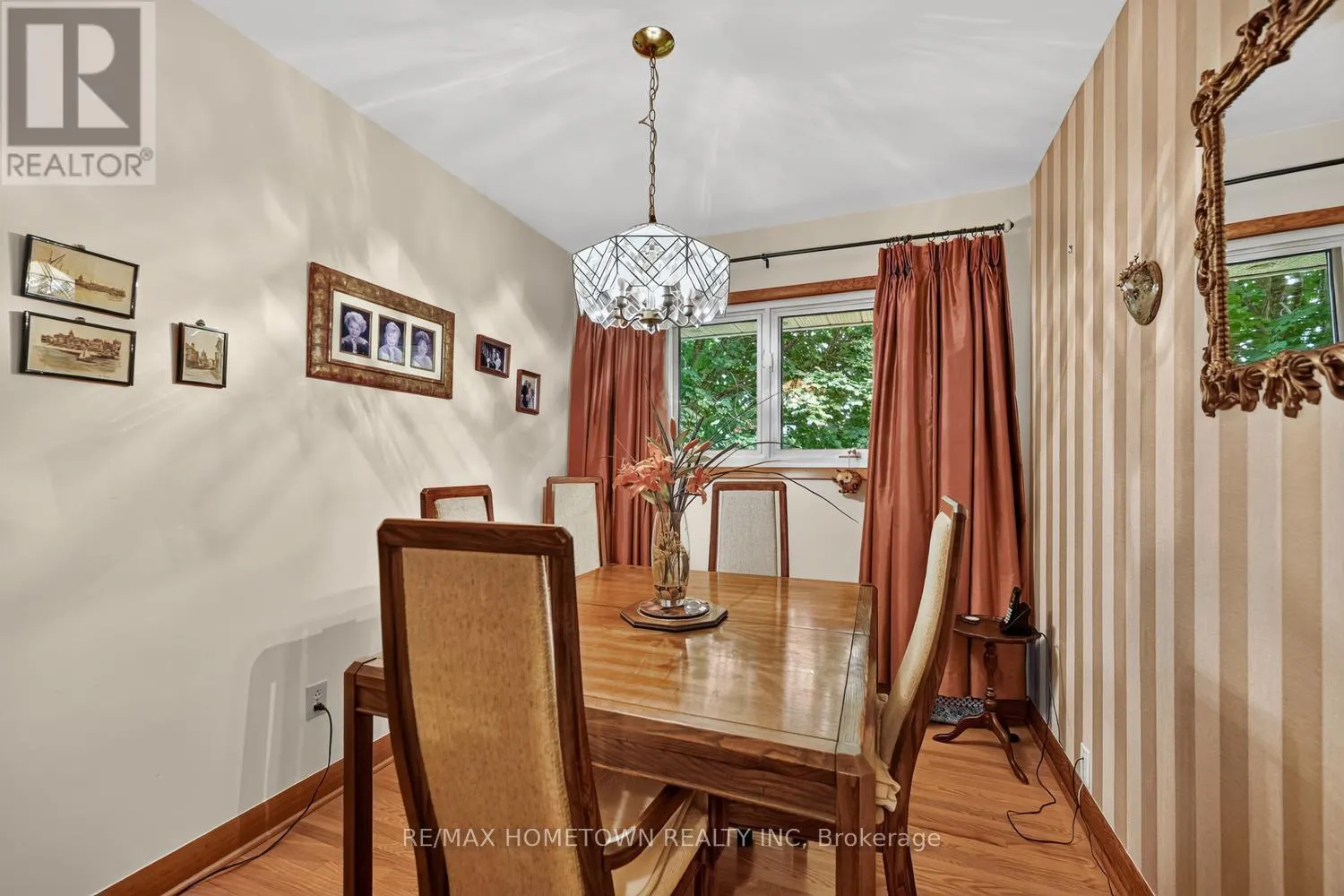 21 FAIRWAY CRESCENT