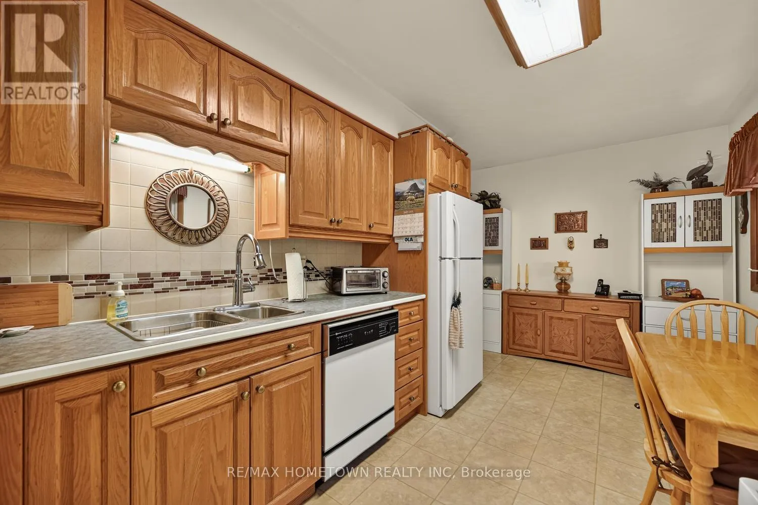 21 FAIRWAY CRESCENT