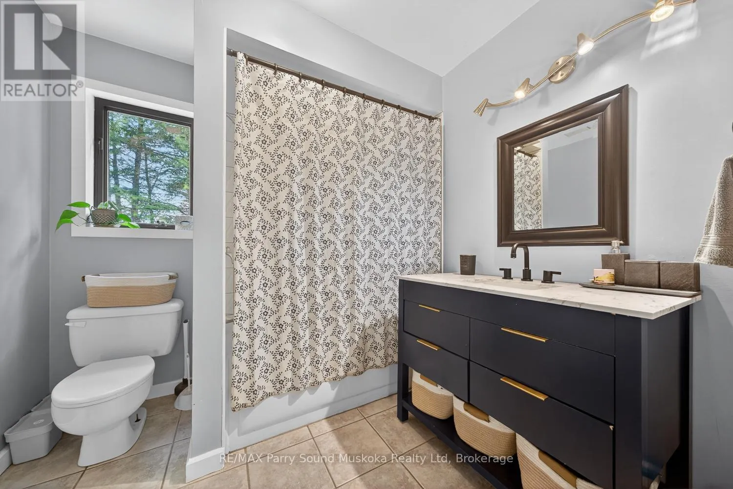 34 SILVER POINT DRIVE